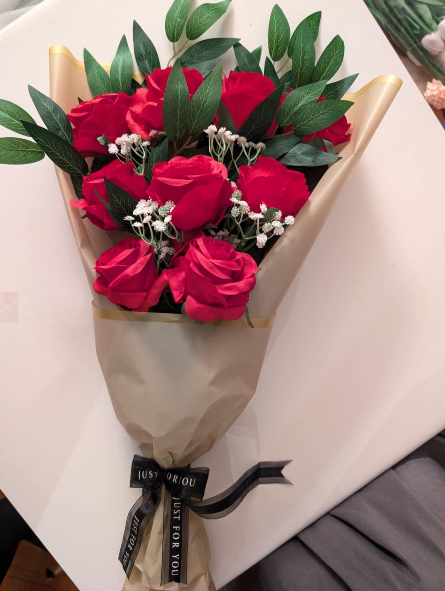 B22. Bouquet de ROSES VERTICALES