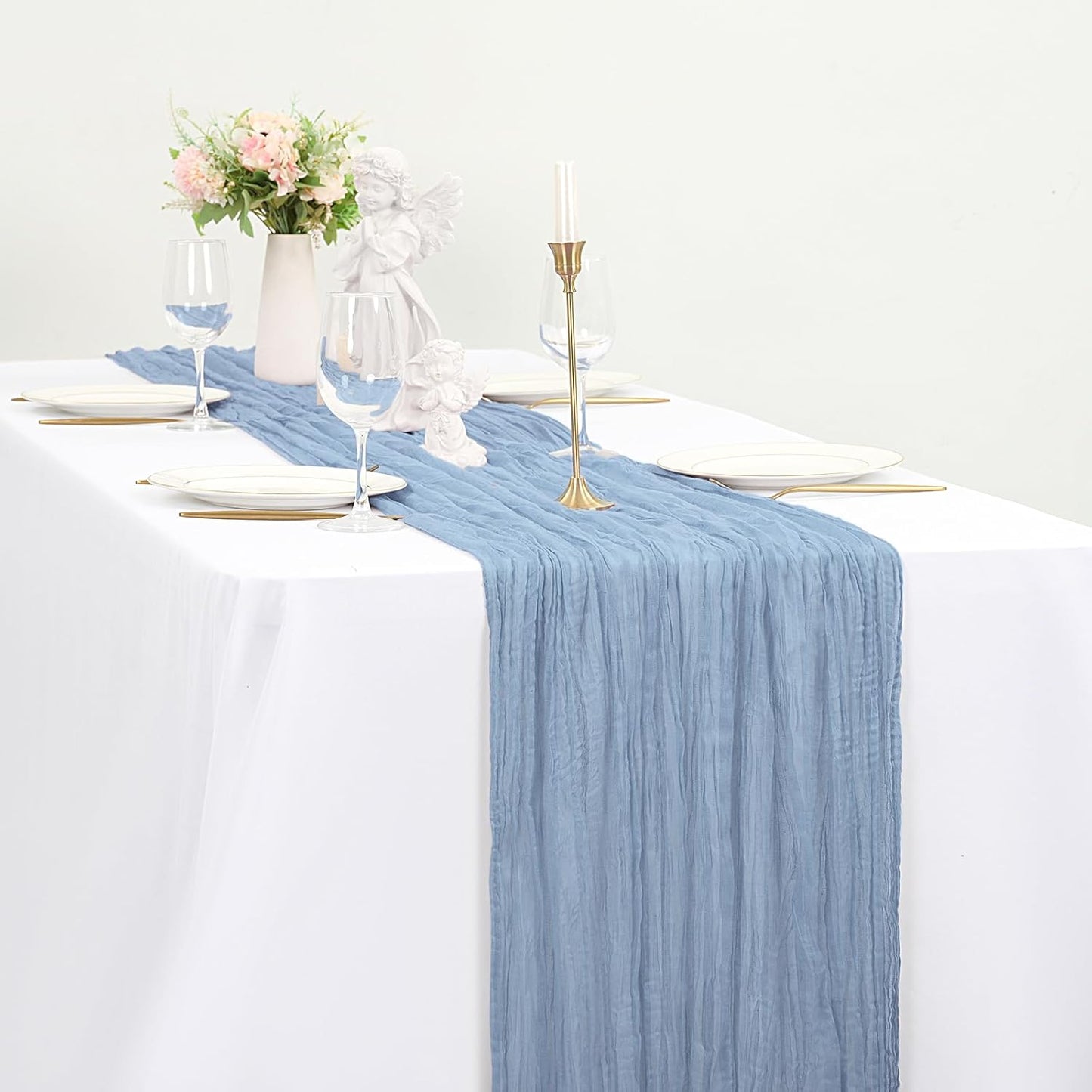 Location chemin de table bleu clair